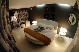 Dormitor cu lumina ambientala