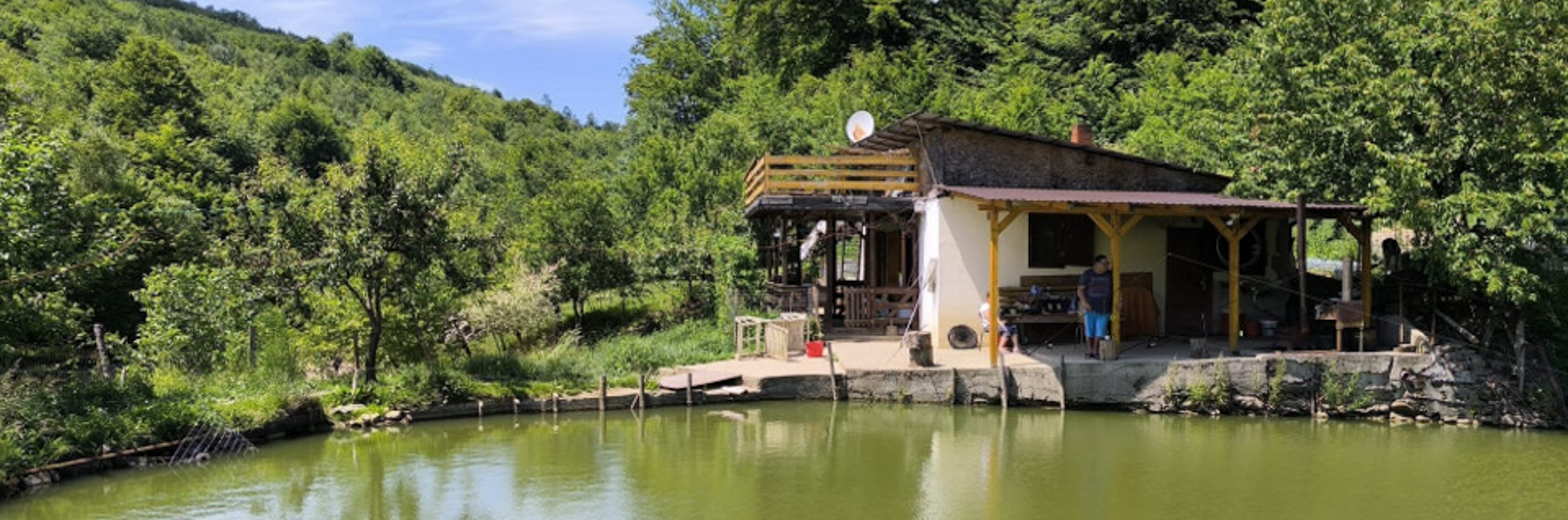 Casa de vacanta cu lac, loc. Huta